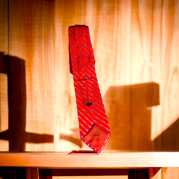 Burberry Mens 100% Silk Red Tie (61.5 x 4) - Picture 6 of 9